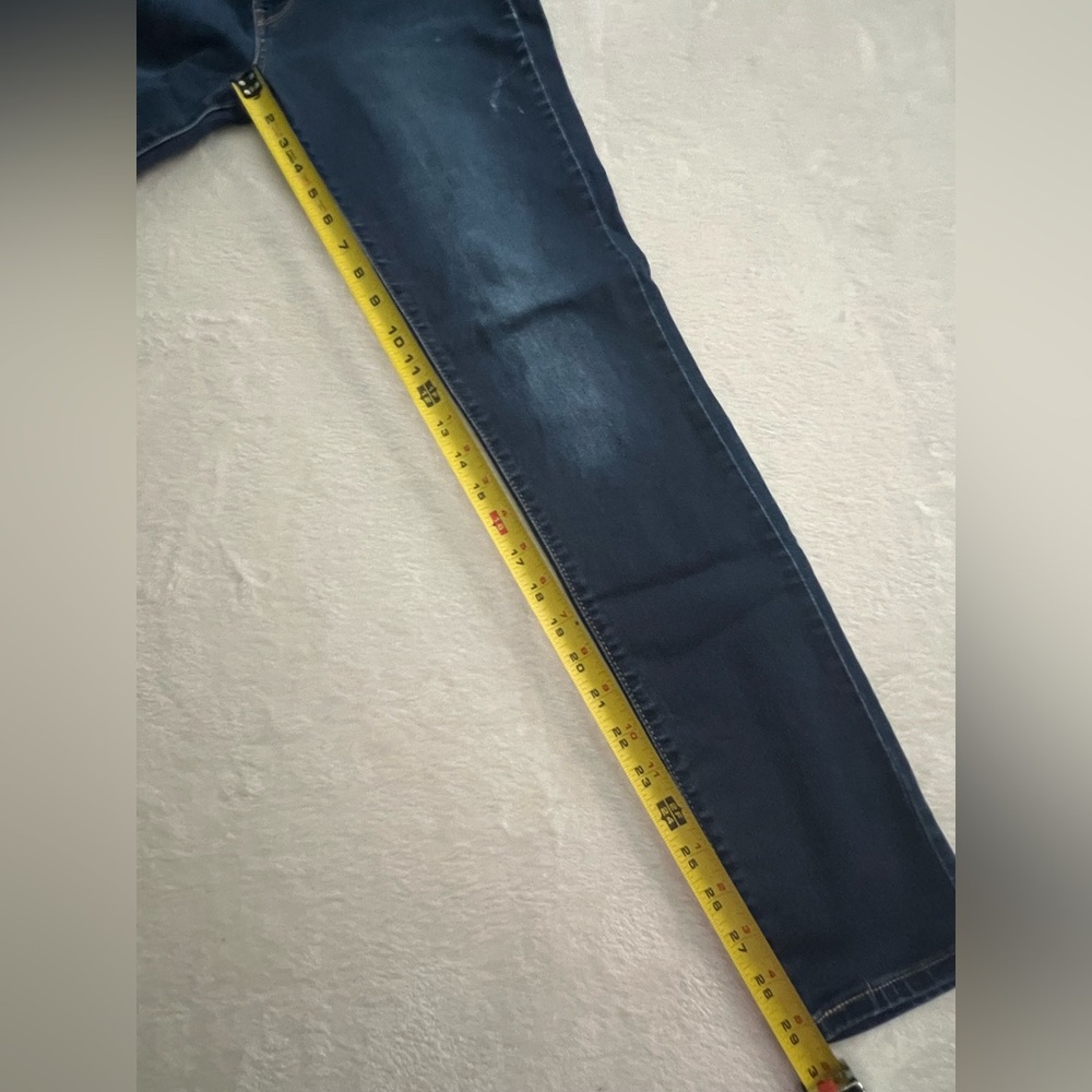Levi's Blue 711 Skinny Jeans with Modern Stretch Fit, Size 28 - Picture 9 of 11